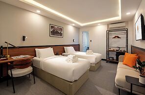 Metrolux City Contemporary Hotel