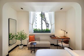 Metrolux City Contemporary Hotel