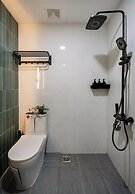 Metrolux City Contemporary Hotel