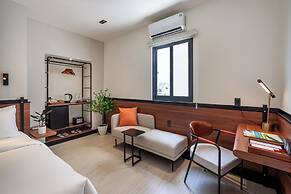 Metrolux City Contemporary Hotel