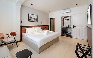 Metrolux City Contemporary Hotel