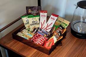 Metrolux City Contemporary Hotel