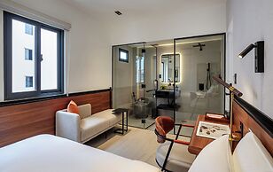 Metrolux City Contemporary Hotel