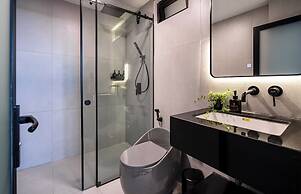 Metrolux City Contemporary Hotel