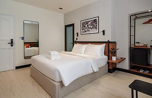 Metrolux City Contemporary Hotel