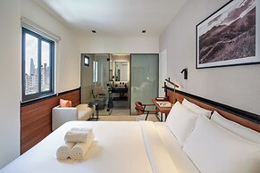 Metrolux City Contemporary Hotel