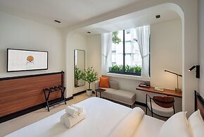 Metrolux City Contemporary Hotel