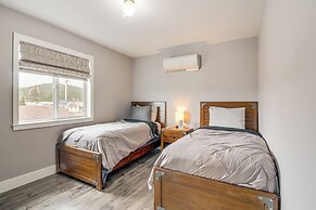 1 Mi to Oregon Dunes: Quiet Getaway w/ Deck