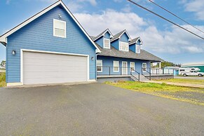 1 Mi to Oregon Dunes: Quiet Getaway w/ Deck