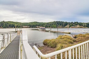 1 Mi to Oregon Dunes: Quiet Getaway w/ Deck