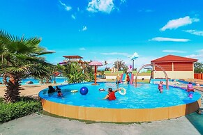 Trang Oasis Waterpark Hotel