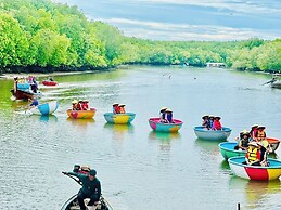 Trang Oasis Waterpark Hotel