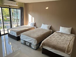V Tharm Hotel