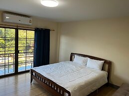 V Tharm Hotel