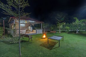 ELIVAAS 5 BHK With Pvt Pool - Zenora
