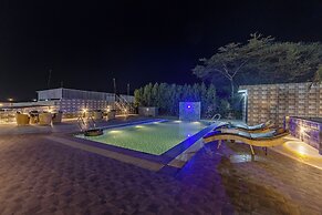 ELIVAAS 5 BHK With Pvt Pool - Zenora
