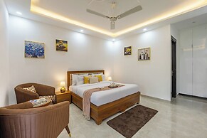 ELIVAAS 5 BHK With Pvt Pool - Zenora