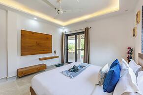 ELIVAAS 5 BHK With Pvt Pool - Zenora