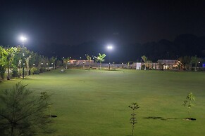 ELIVAAS 5 BHK With Pvt Pool - Zenora