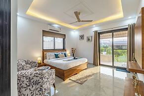 ELIVAAS 5 BHK With Pvt Pool - Zenora