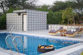 ELIVAAS 5 BHK With Pvt Pool - Zenora