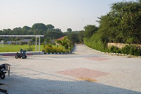 ELIVAAS 5 BHK With Pvt Pool - Zenora