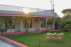 ELIVAAS 5 BHK With Pvt Pool - Zenora