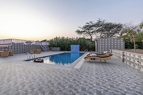 ELIVAAS 5 BHK With Pvt Pool - Zenora