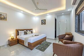 ELIVAAS 5 BHK With Pvt Pool - Zenora