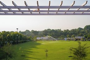 ELIVAAS 5 BHK With Pvt Pool - Zenora