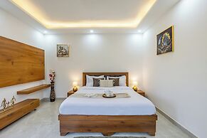 ELIVAAS 5 BHK With Pvt Pool - Zenora