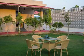 ELIVAAS 5 BHK With Pvt Pool - Zenora