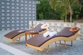 ELIVAAS 5 BHK With Pvt Pool - Zenora