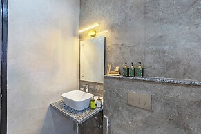 ELIVAAS 5 BHK With Pvt Pool - Zenora