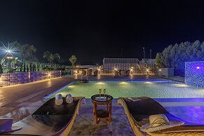 ELIVAAS 5 BHK With Pvt Pool - Zenora