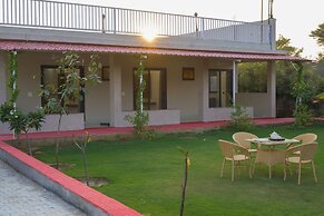 ELIVAAS 5 BHK With Pvt Pool - Zenora