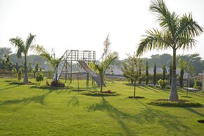 ELIVAAS 5 BHK With Pvt Pool - Zenora