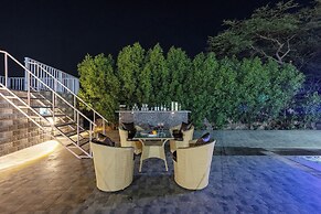 ELIVAAS 5 BHK With Pvt Pool - Zenora