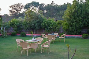 ELIVAAS 5 BHK With Pvt Pool - Zenora