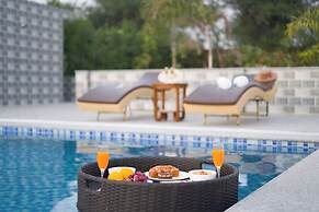 ELIVAAS 5 BHK With Pvt Pool - Zenora