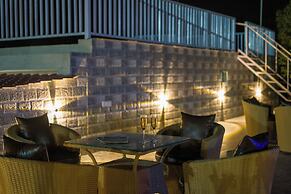 ELIVAAS 5 BHK With Pvt Pool - Zenora