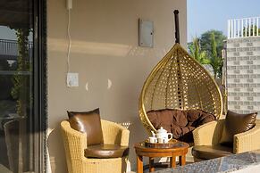 ELIVAAS 5 BHK With Pvt Pool - Zenora