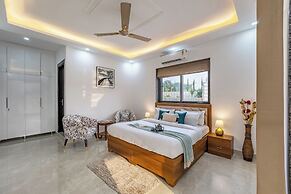 ELIVAAS 5 BHK With Pvt Pool - Zenora