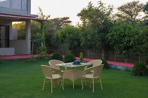 ELIVAAS 5 BHK With Pvt Pool - Zenora