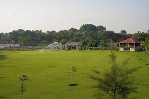 ELIVAAS 5 BHK With Pvt Pool - Zenora