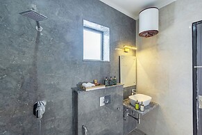 ELIVAAS 5 BHK With Pvt Pool - Zenora