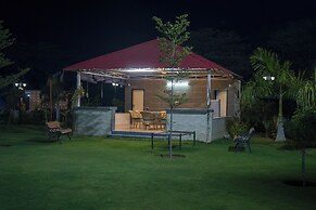 ELIVAAS 5 BHK With Pvt Pool - Zenora