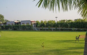 ELIVAAS 5 BHK With Pvt Pool - Zenora