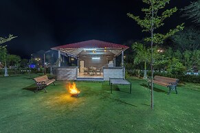 ELIVAAS 5 BHK With Pvt Pool - Zenora