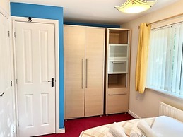 Quiet 2bedroom Home-garden-parking-family Friendly